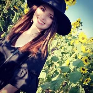 Meet your Posher, Alexis